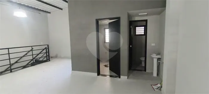 Galpão na Vila Galvão com Mezanino 52m², 3 Vagas - Próx. Fernão Dias