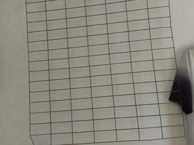 VENDO GRADES DE FERRO FINA SERVE COMO EXPOSIÇÃO DE ROIPAS TB