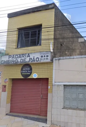 Vendo casa de dois pavimentos, na praça Santa Luzia, vizinha à Unit, em Propriá, Sergi