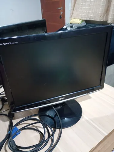 Monitor LCD LG 17 polegadas 80 Reais