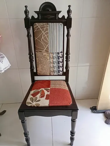 Cadeira Antiga em Madeira Maciça - Reformada | Estilo Clássico/Vintage