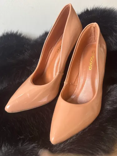 Scarpin Nude numeração 37