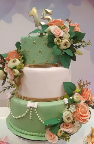 Bolo fake para aniversário ou casamento