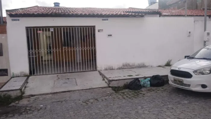 CASA EM RUA PÚBLICA - FAROLÂNDIA [32354]