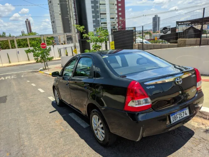 Toyota Etios XLS Sedan 1.5 Flex 16V 4P Mec. 2013