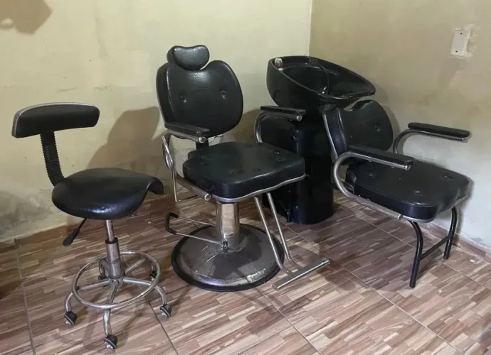 Kit de cadeira e lavatório