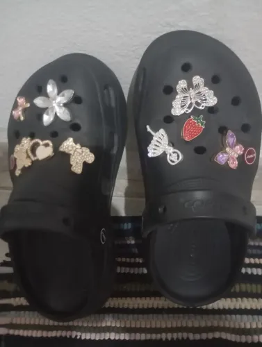 vendo uma linda sandália