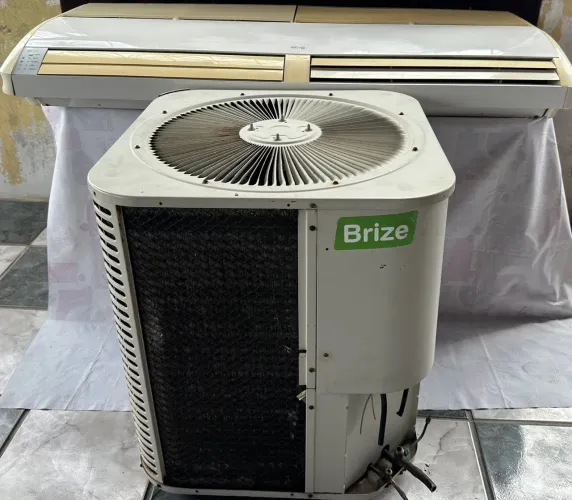 Ar-condicionado 60.000 BTUs trifásico 220v marca Komeco