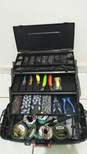 Vendo uma maleta de pesca 