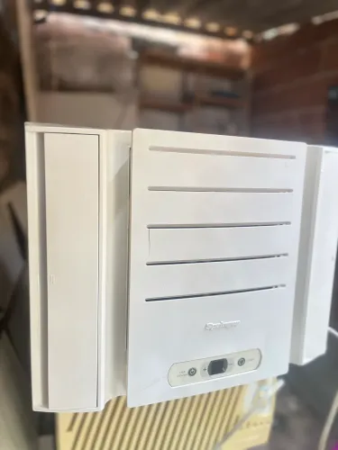 Ar condicionado janela 10000 BTUs 220v eletrônico
