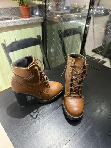 Bota Moleca número 34