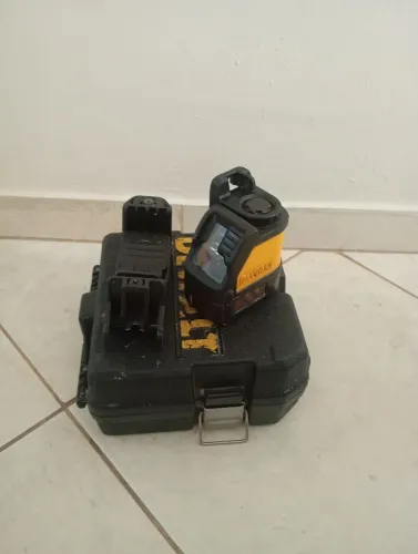Nível a lezar Dewalt funcionando perfeitamente