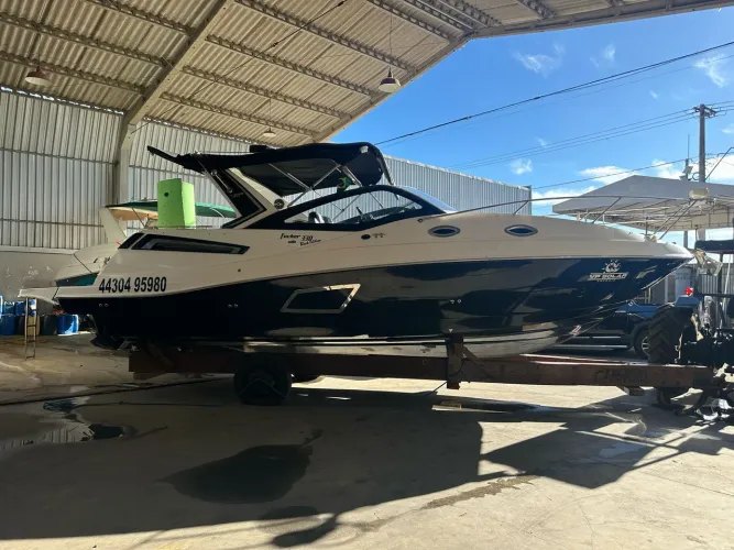 Lancha Focker 330 Black Edition 2019 com 02 x Mercruiser 250hp