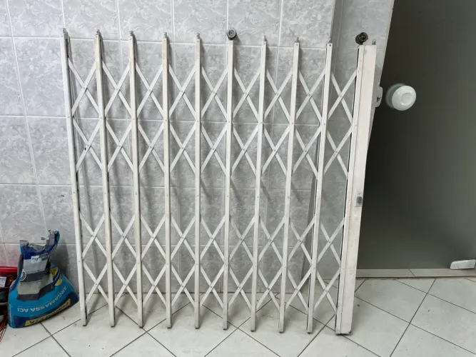 Grade de janela pantográfica 1,30x1,24