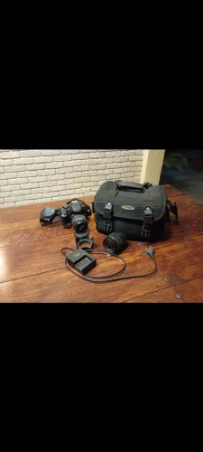 Câmera fotográfica Canon T4i.