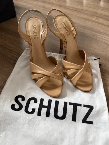 Sandália salto alto couro legítimo Schutz nude - usada 1 vez - tam. 38