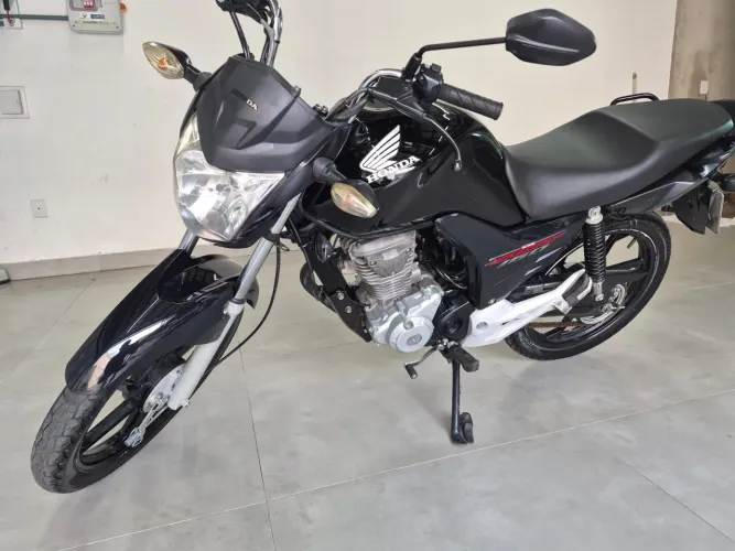 Cg 160 única dona, manual chave reserva,doc ok recibo em branco, pneus novos, abaixo da