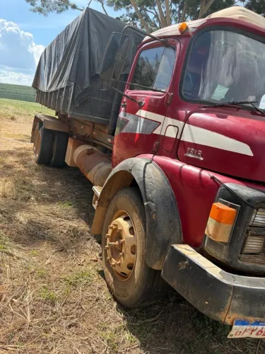 Caminhão Mercedes 1313 ano 1980 rolon com prancha e 2 caçambas