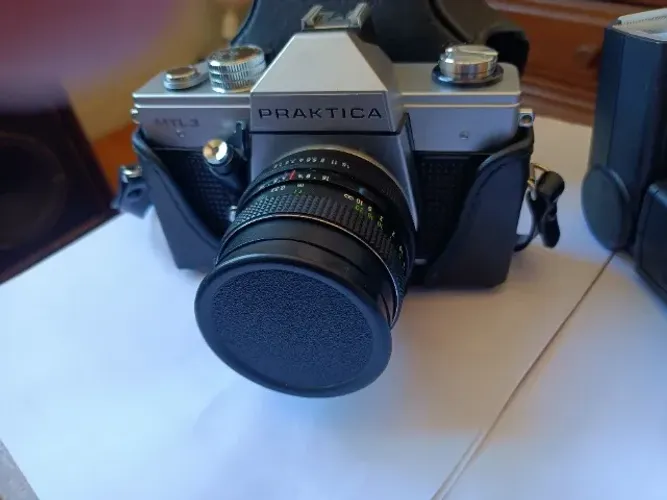 MÁQUINA FOTOGRÁFICA ANALÓGICA PRAKTICA MTL3 - COM ACESSÓRIOS - PRECISA REVISÃO