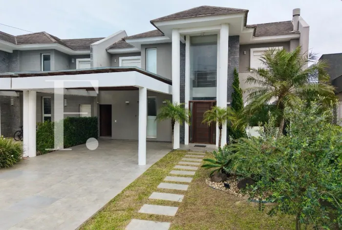 Casa à Venda no Condomínio Las Palmas