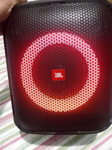 Caixa de som profissional JBL