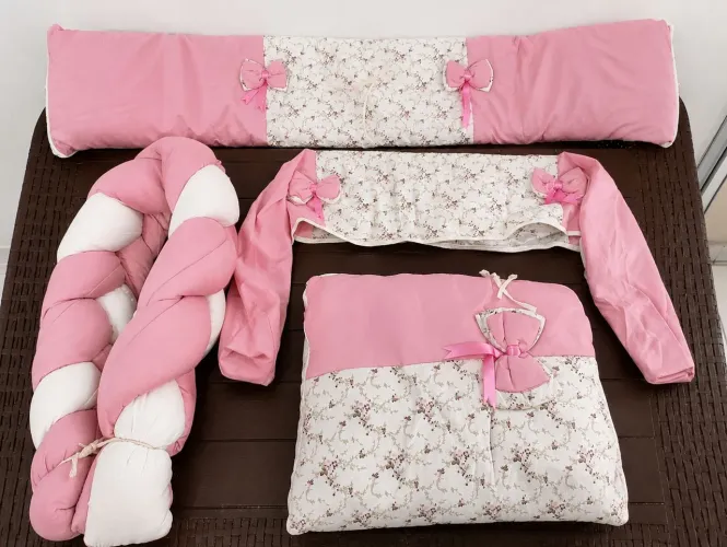 Kit Enxoval Completo para Berço - Rosa Floral | Excelente Estado