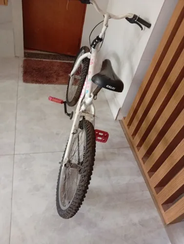 Vende ser bicicleta de 7a 9 anos marca Caloi só pega e pedala 