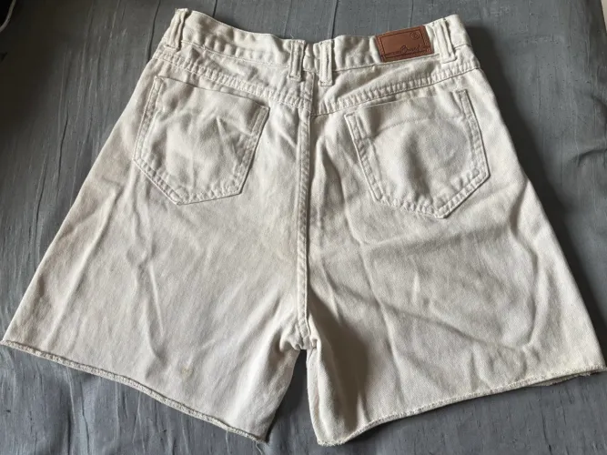 Short jeans creme