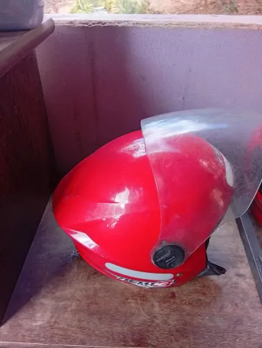 Capacetes usados