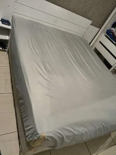 Cama Box Queen de casal - Colchão, base e cabeceira.