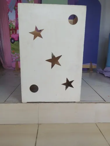 Cubo quadrado em madeira