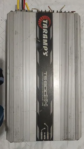 amplificador automotivo da marca Taramps, modelo TS-800X4