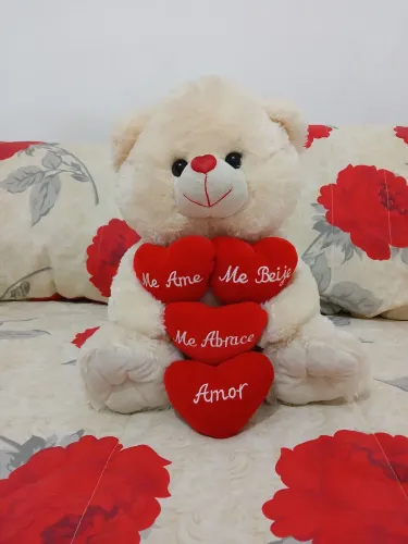 Urso grande de pelucia