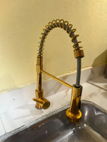 Vende-se Torneira Gourmet Dourada Flexível