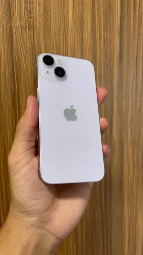 iPhone 14 lilás