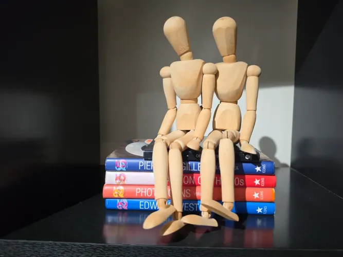 Par de bonecos articulados em madeira, 30cm