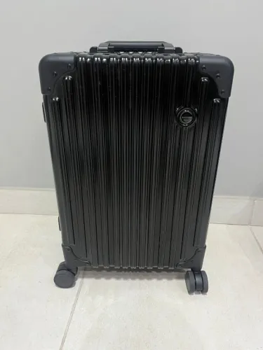 Mala de Bordo Bagaggio Kyoto (estilo Rimowa), Preta, cadeado TSA, 4 rodas