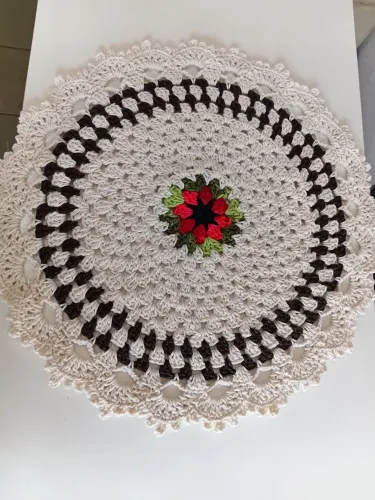 Centro de mesa em croché 43cm