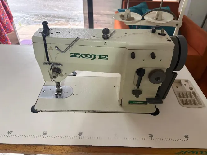 Maquina reta zig zag 20u zoje