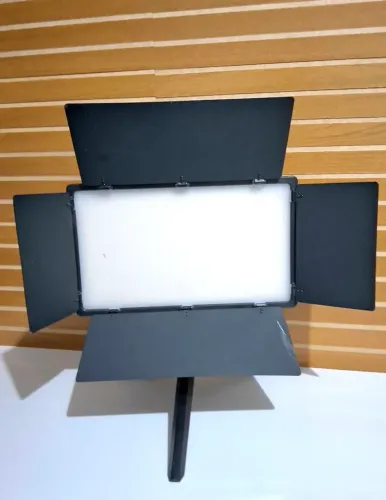 Painel Iluminador LED-U800+ Profissional com Tripé de Mesa
