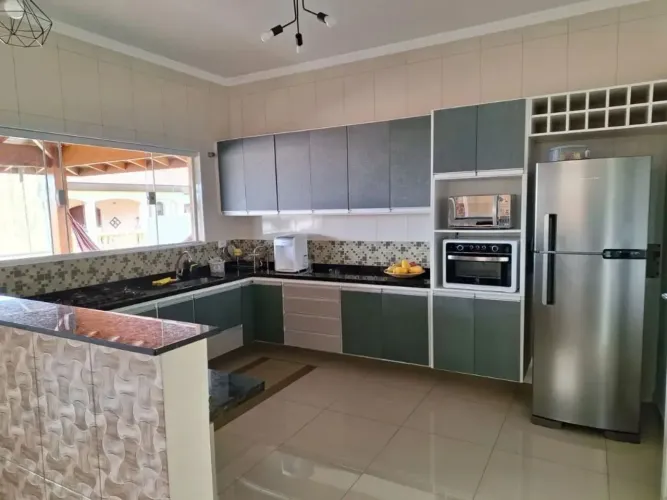 Casa com 3 dormitórios à venda, 310 m² por R$ 735.000,00 - Campos Elíseos - Taubaté/SP