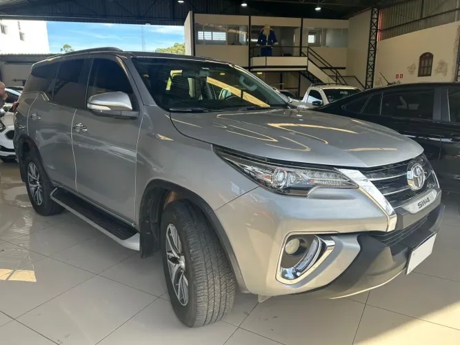 Toyota Hilux SW4 SRX 4X4 2.8 TDI 16V Dies. Aut. 2016