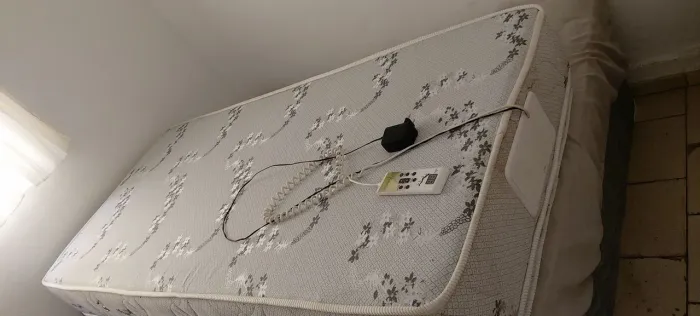 Vendo colchão de solteiro que faz 14 tipos de massagens ou troco por algo.