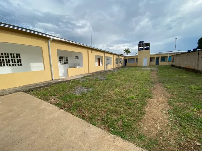 Lote excelente com 5 kitnetes alugadas gerando renda passiva . ( Antiga Barreira )