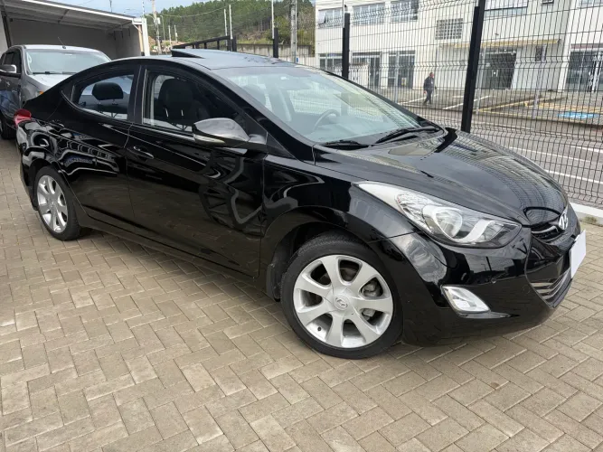 Hyundai Elantra GLS 1.8 16V Aut. 2013