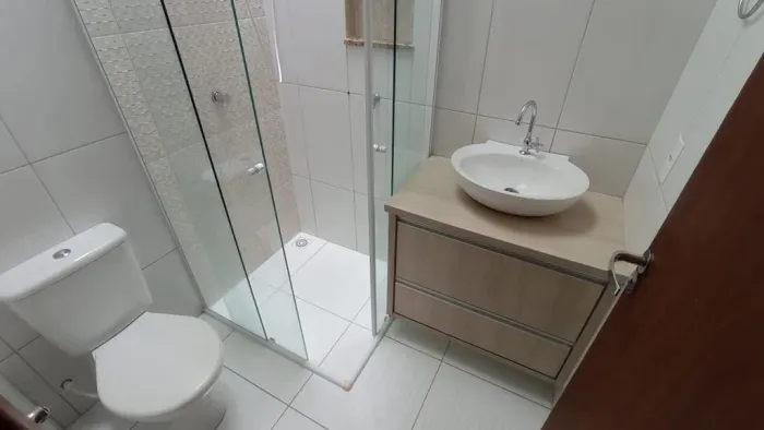 Casa com 2 Quarto(s) e 2 banheiro(s) para Alugar, 150 m² por R$ 2000 / Mês