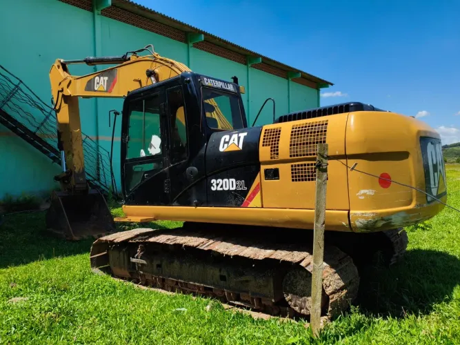 Escavadeira Caterpillar 320D