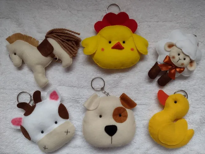 Chaveiros personalizados em feltro