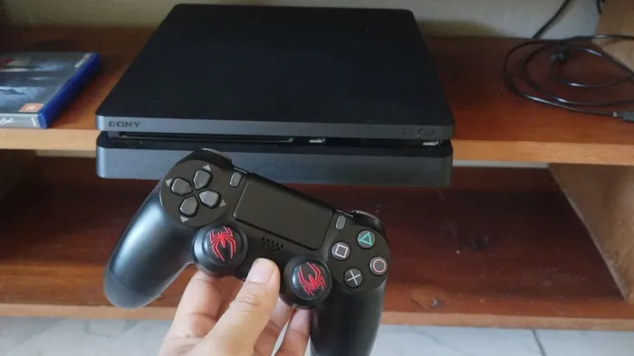 Playstation 4 slim