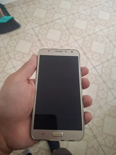 Celular J7